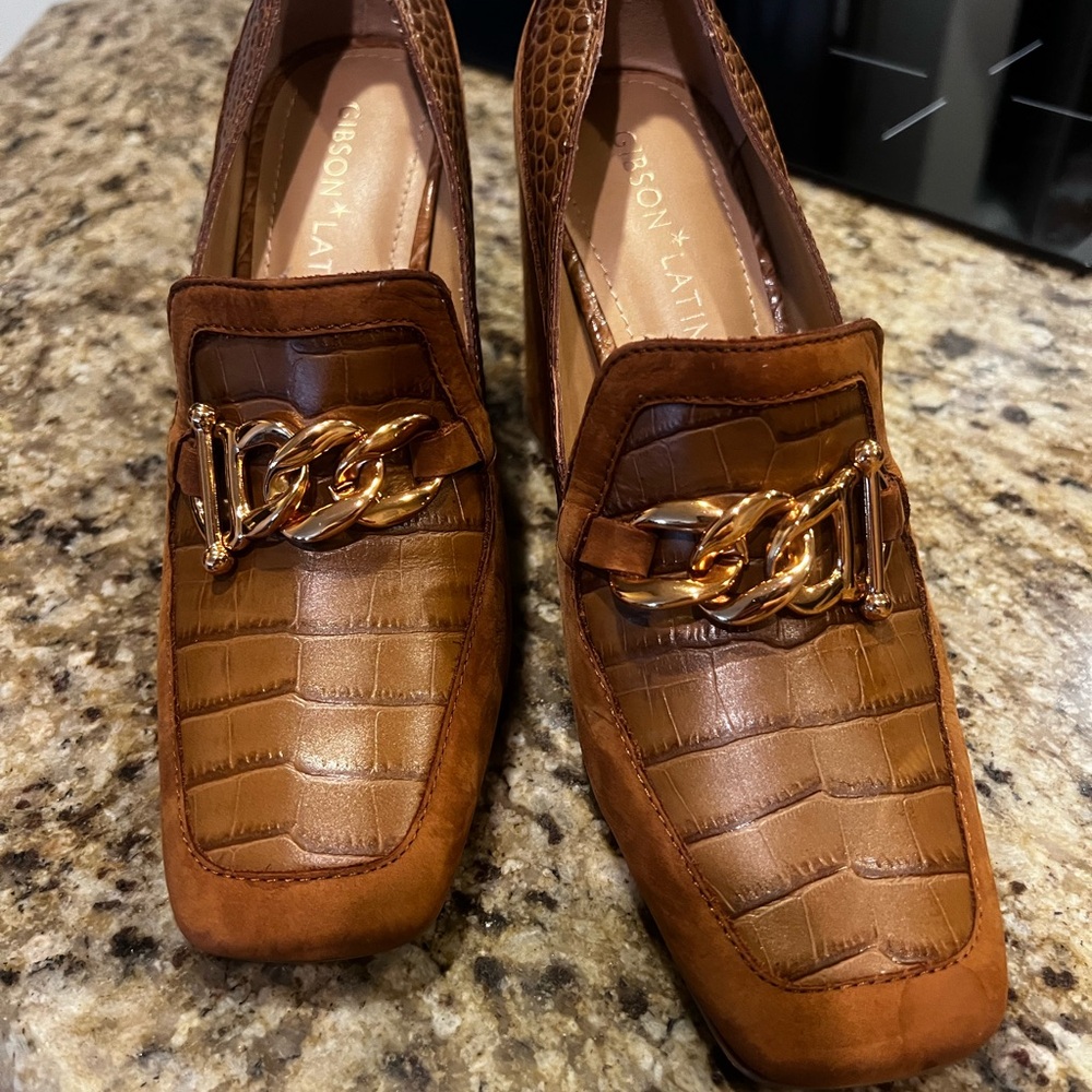 Gibson Latimer Tan Croc-Embossed Loafers with Gold Chain